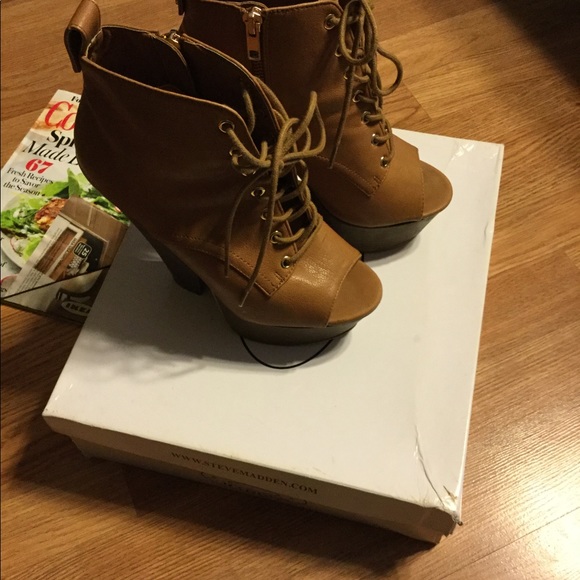 Steve Madden Booties - Picture 3 of 7